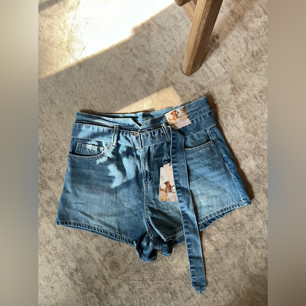 NWT Sincerely Jules Shorts with Belt